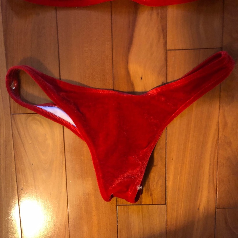 Red velvet cheeky bikini - Picture 2 of 2